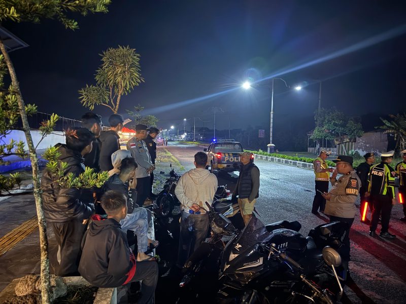 Polres Bener Meriah melaksanakan kegiatan cipta kondisi dengan menggelar patroli dan razia balap liar meminimalisi penyakit masyarakat, pada Jumat (13/2/2026) malam, pukul 21.30 WIB.