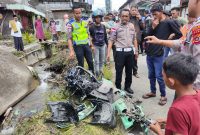 Satu unit mobil truk mitsubishi Fuso 220ps menabrak lima kendaraan roda dua dan empat saat parkir depan rumah bertempat Kampung Pante Raya, Kec Wih Pesam, Bener Meriah. Jum'at 27/02/2026.