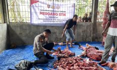 Meugang di Posko Banjir, Mahasiswa STIK Perkuat Solidaritas Warga Peusangan