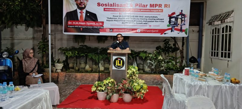 Anggota Komisi III DPR RI Fraksi PKS Dr. H. M. Nasir Djamil M. Si saat menyampaikan materi 4 Pillar MPR RI di hadapan pengurus dan anggota Barsabnas. 
