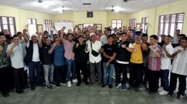 Wakil Gubernur Aceh, H. Fadhlullah, S.E. (Dek Fadh), menyampaikan bahwa penanganan banjir di Kabupaten Bireuen saat ini telah memasuki tahapan transisi, di mana pemerintah bertanggung jawab penuh terhadap pemulihan dampak bencana serta pemenuhan hak masyarakat terdampak. Minggu 08/02/2026