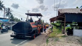 Upaya pemulihan infrastruktur pasca banjir bandang oleh PT Takabeya terus dilakukan di Jalan Lintas Nasional Medan–Banda Aceh di Kawasan Kabupaten Bireuen. Selasa (10/02)