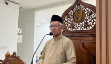 Tgk Saifuddin A. Rasyid, Akademisi UIN Ar-Raniry Banda Aceh, menyampaikan khutbah di Masjid Fathun Qarib UIN Ar-Raniry Banda Aceh, Jum’at, 2 Ramadhan 1447 H, Pada Tanggal 20 Februari 2026