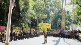 Bupati Aceh Barat, Tarmizi SP, MM bersama dengan unsur Forum Komunikasi Pimpinan Daerah (Forkopimda) melaksanakan upacara ziarah memperingati syahidnya pahlawan Teuku Umar ke 127 di Komplek Makam Teuku Umar, Desa Mugo Rayeuk, Kecamatan Panton Reu pada Rabu (11/2/2026).