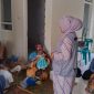 Kepala BKKBN Aceh Safrina Salim turun terlibat langsung lakukan pemasangan implant metode Kontrasepsi jangka panjang (MKJP) kepada ibu- ibu desa setempat. Kamis 05 Maret 2026. 