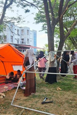 Kesal Akibat Penantian HUTARA Tidak Kunjung Miliki Warga Dirikan Tenda di Komplek Kantor Bupati Bireuen
