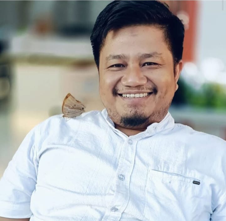 Juru Bicara Pemerintah Kabupaten Bireuen Muhajir Juli menjelaskan bahwa Bupati segera mengambil sikap setelah mengetahui adanya pernyataan tersebut dalam konferensi pers yang berlangsung di Pendopo Bupati pada Jumat malam (13/3/2026).