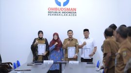 Wali Kota Banda Aceh, Illiza Sa’aduddin Djamal, menerima secara langsung hasil Opini Penilaian Maladministrasi Penyelenggaraan Pelayanan Publik Tahun 2025 dari Ombudsman Republik Indonesia Perwakilan Aceh, Selasa (3/3/2026),