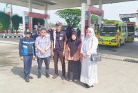 Plt Kadis Perhubungan Kota Langsa Nazaruddin bersama tim saat melakukan peninjauan ke salah satu SPBU kota Langsa
