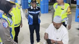 Kadishub Langsa, Nazaruddin, dan tim gabungan saat melakukan ramp check di Terminal Tipe A Langsa