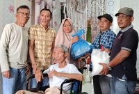 Almarhum M. Johan semasa hidupnya saat disambangi PWI Langsa dengan memberikan bantuan sembako menjelang bulan Ramadhan 1447H