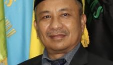 Zainuddin adalah dosen di IAIN Langsa dan saat ini juga menjadi bagian dari Majelis Pendidikan Daerah Kota Langsa.