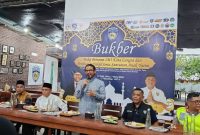 Pembina IMI Aceh yang juga Anggota Komisi III DPR RI Fraksi PKS Dr. H. M. Nasir Djamil M.Si saat menyampaikan sambutannya di hadapan komunitas kendaraan bermotor saat bukber di LV Cafe Langsa