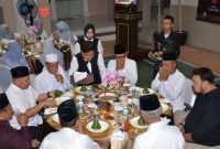 mempererat silaturahmi dan memperkuat kebersamaan di bulan suci Ramadan, Dinas Pemberdayaan Masyarakat dan Gampong (DPMG) Aceh menggelar acara buka puasa bersama yang berlangsung penuh kehangatan dan kekhidmatan.Jumat, 27 Februari 2026