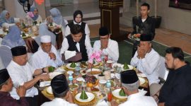 mempererat silaturahmi dan memperkuat kebersamaan di bulan suci Ramadan, Dinas Pemberdayaan Masyarakat dan Gampong (DPMG) Aceh menggelar acara buka puasa bersama yang berlangsung penuh kehangatan dan kekhidmatan.Jumat, 27 Februari 2026