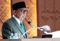 Muhammad Wali, S.E., M.M., selaku Juru Bicara Badan Kehormatan DPRA, yang memaparkan proses penyusunan, dasar hukum, serta substansi pengaturan kedua rancangan peraturan tersebut di hadapan Rapat Paripurna. Penyusunan dilakukan oleh Tim Penyusun dan Pembahas yang ditetapkan melalui Keputusan Pimpinan DPRA Nomor 30/P-I/DPRA/2025 dan telah diselesaikan pada 28 Januari 2026
