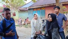 Warga Dusun PJKA yang mengaku uang bantuan stimulan tahap I telah dipergunakan untuk memperbaiki rumah yang rusak akibat banjir 