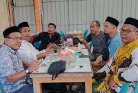 Tgk. H. Syeh Muhajir Usman, S.Ag, LLM , (dua dari kiri) saat bincang bincang sore dengan awak media terkait suasana kota Langsa 