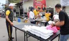 Polres Aceh Tengah Kembali Gelar “Jum’at Berbagi”, Bagikan Makanan dan Bubur Kacang Hijau untuk Warga