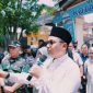 Walikota Langsa Jeffry Sentana S Putra SE saat menjelaskan bantuan banjir dihadapan para pendemo 