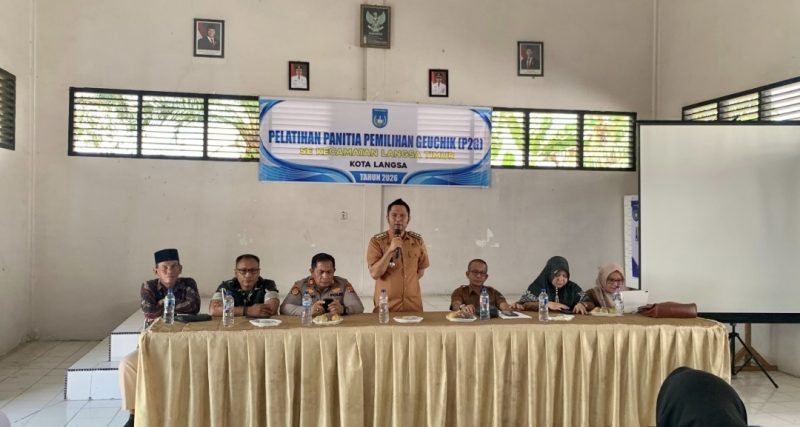 Camat Langsa Timur, Andre Isvani, saat membuka pelatihan dan sosialisasi P2G jelang Pilchiksung, di Aula kantor camat setempat