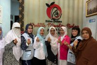 Guna terwujudnya  keluarga berencanaa berkualitas, Ketua PP IBI Pusat bersama Kepala Perwakilan BKKBN Aceh turun langsung melayani pemasangan implan dan IUD di TPMB Ria, Kota Banda Aceh, Minggu (4/5/2026).