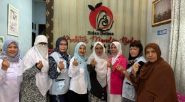 Guna terwujudnya  keluarga berencanaa berkualitas, Ketua PP IBI Pusat bersama Kepala Perwakilan BKKBN Aceh turun langsung melayani pemasangan implan dan IUD di TPMB Ria, Kota Banda Aceh, Minggu (4/5/2026).